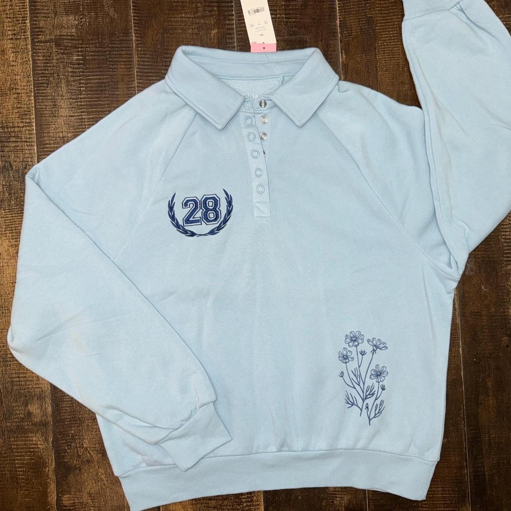 Zoe + Liv Women's NYC Button-Front Graphic Pullover Sweatshirt